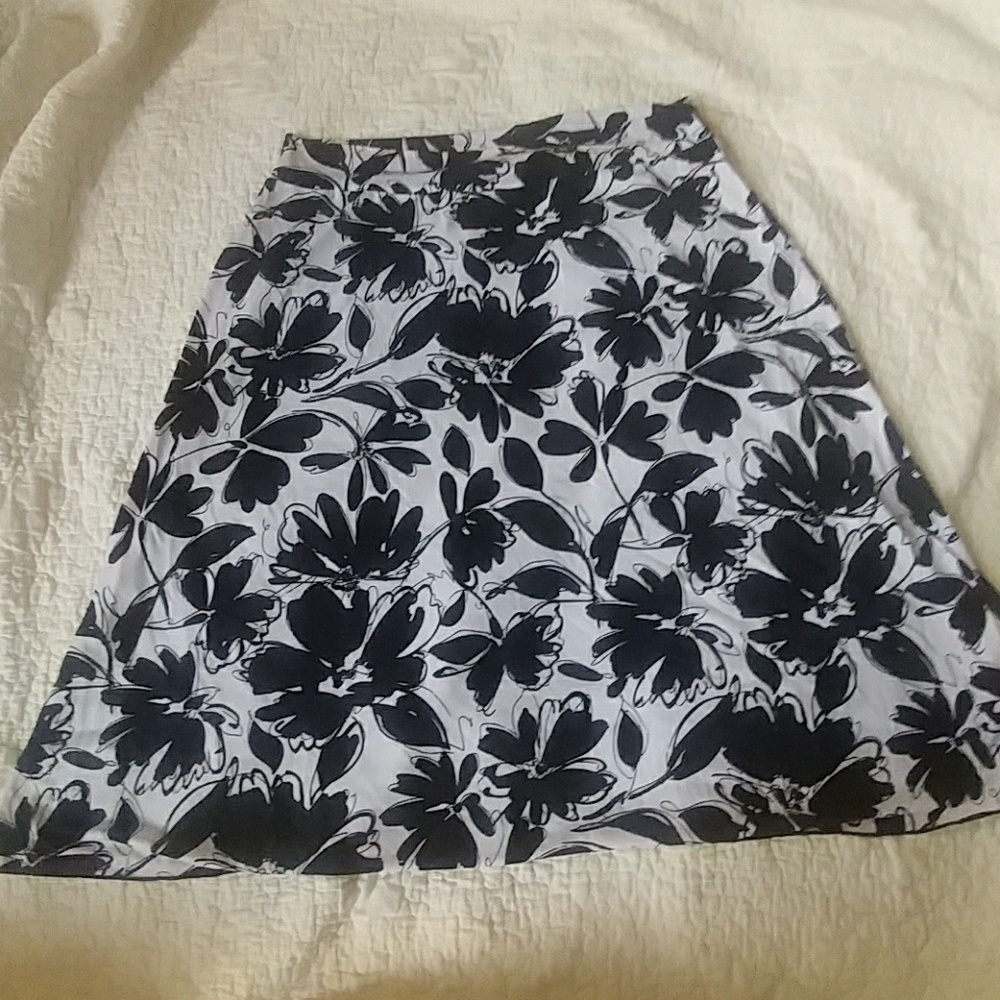 ⭐FINAL PRICE DROP Cute,flowy A line skirt.